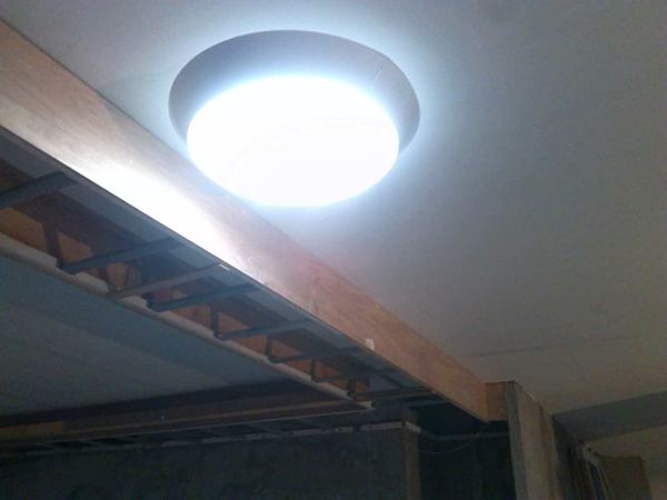 经漫射器的光线无眩光 经漫射器的光线无眩光