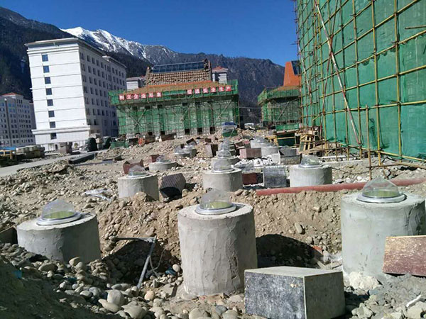 钻石形采光罩安装现场 钻石形采光罩安装现场