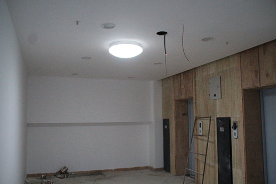 四川雅安体育馆走廊通道应用光导照明 无眩光的光导照明